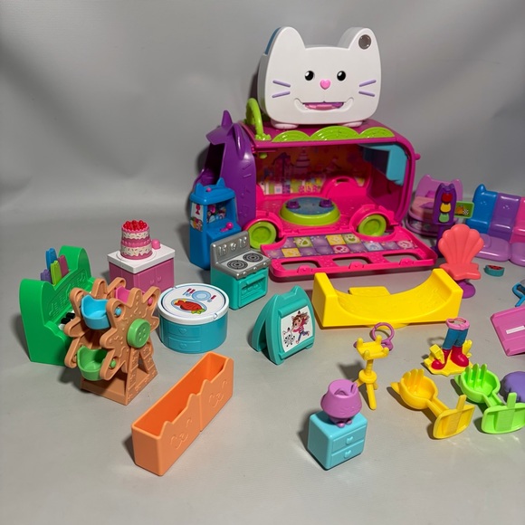 Gabby’s Dollhouse 81 Piece Lot Figures Accessories Playset Toys